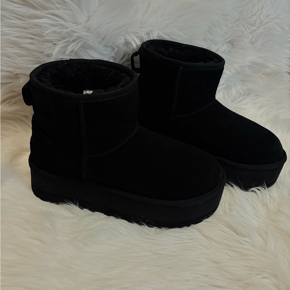 UGG Classic  Platform Boots - Black Suede - Size 8